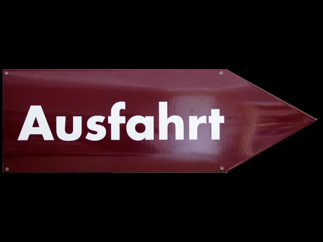 Ausfahrt Parkplatz in Emaille