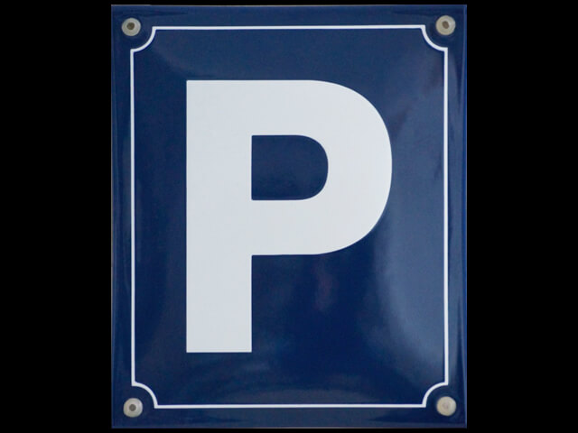Emaille Parkplatzschild mit Zeichen P