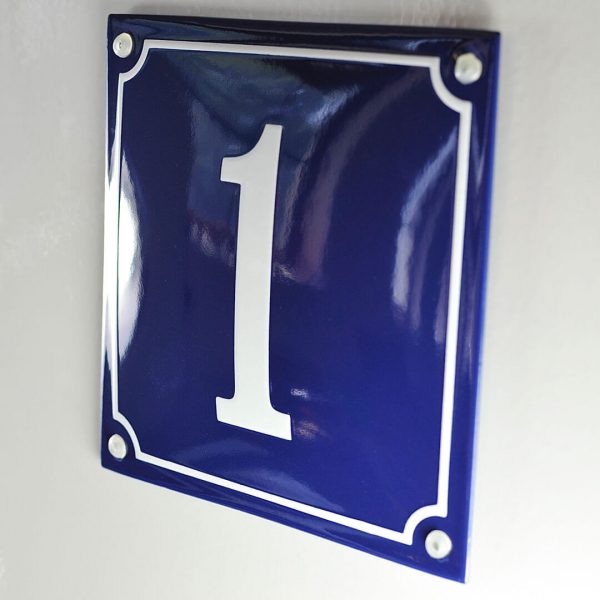 Emaillierte-Hausnummer-blau-16x16-cm