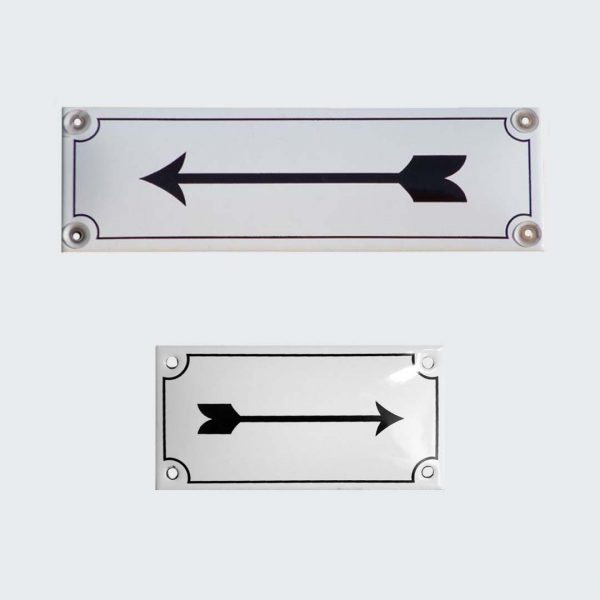 Emaille-Hinweisschild-mit-Pfeil